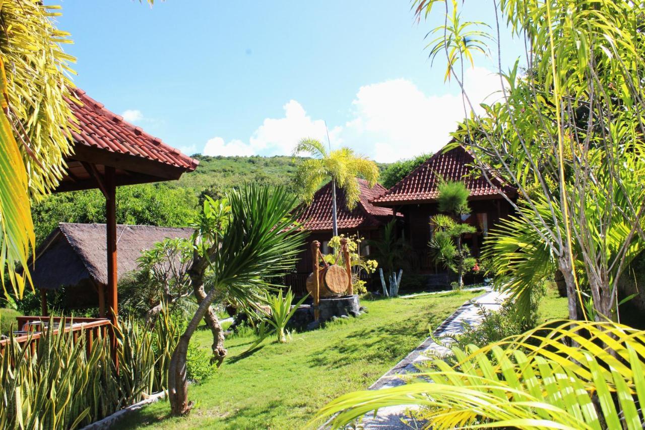 Bamboo Bungalow Jungle View Batununggul Exterior photo