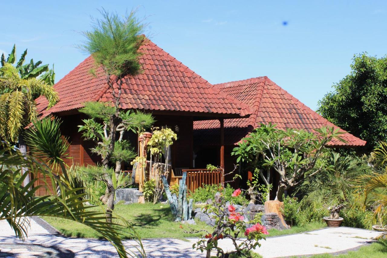 Bamboo Bungalow Jungle View Batununggul Exterior photo